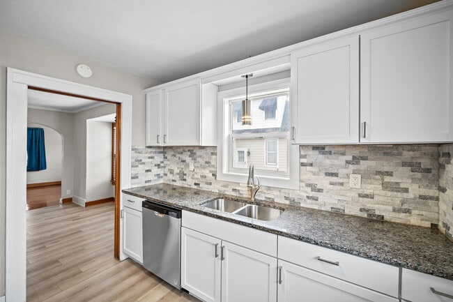 Building Photo - 4524 Waveland Ct