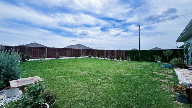 Building Photo - 702 Sunlight Lp