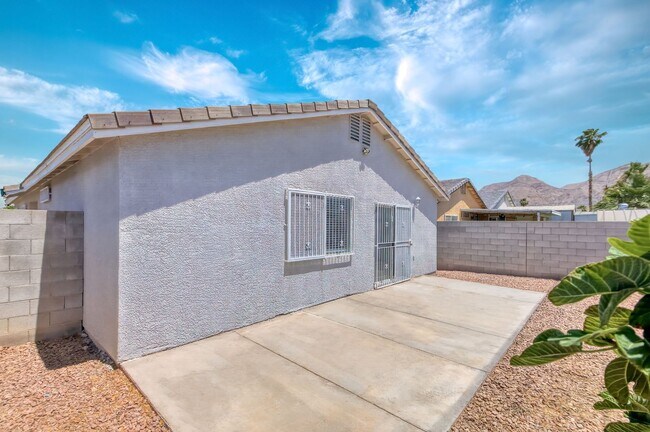 Building Photo - BEAUTIFUL SINGLE-STORY HOME LOCATED IN LAS VEGAS