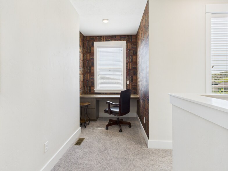 Building Photo - 5700 W Elk Trail St