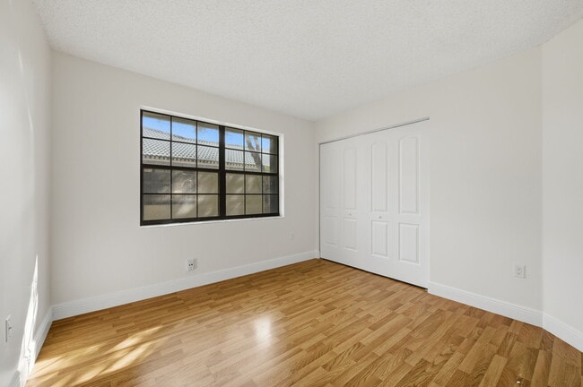 Building Photo - 454 Westree Ln