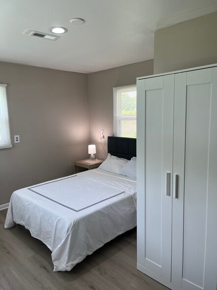 Building Photo - 2769 Sussex Dr