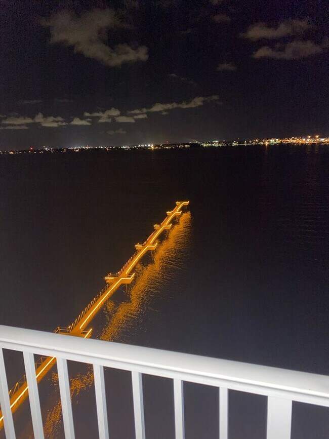 Building Photo - 6504 Bridge Water Way