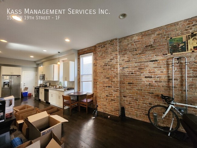 Building Photo - 1539 W 19th St