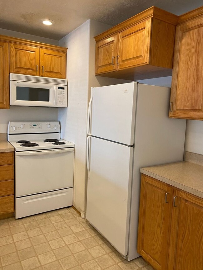 Building Photo - 2 Bed, 1 Bath Rocky Mountain Townhome w/ Garage & In-Unit Laundry