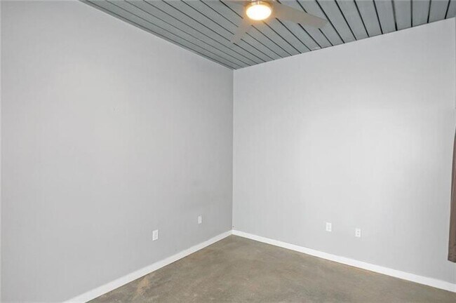 Building Photo - 620 Glen Iris Dr NE