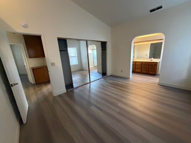 Building Photo - RV Access!