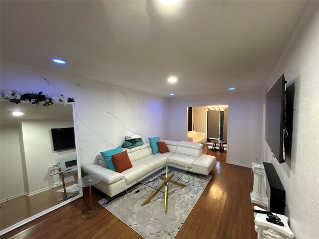 Building Photo - 4040 San Felipe St