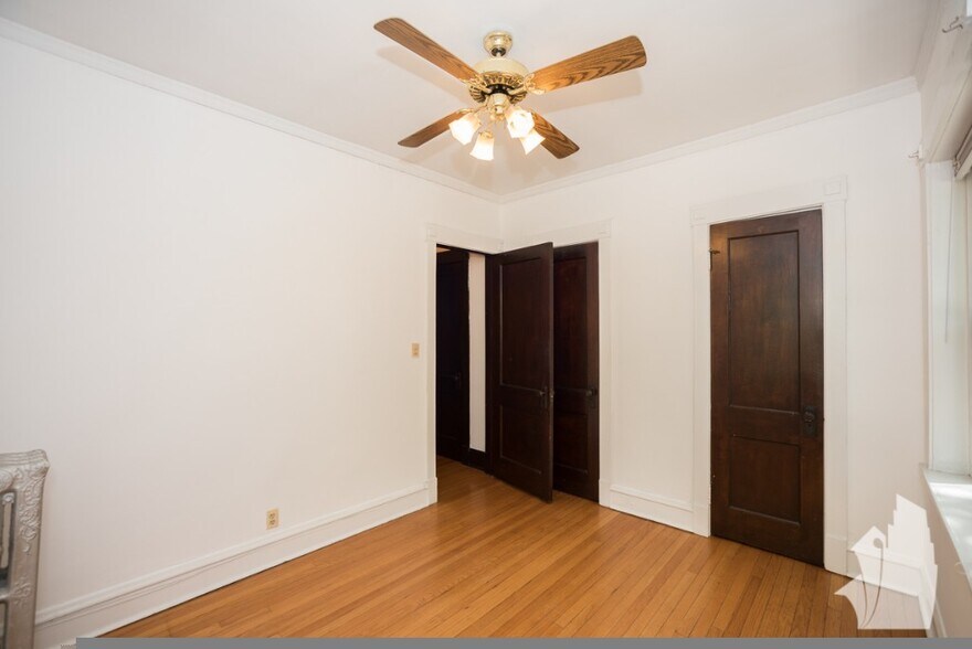 Building Photo - 1450 W Cornelia Ave