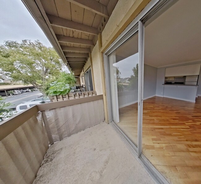 Building Photo - Spacious 1 Bedroom Condo in the Gated Park Bristol Community