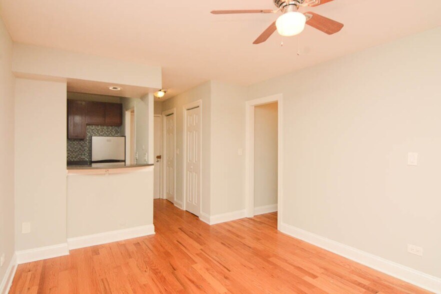 Building Photo - 448 W Barry