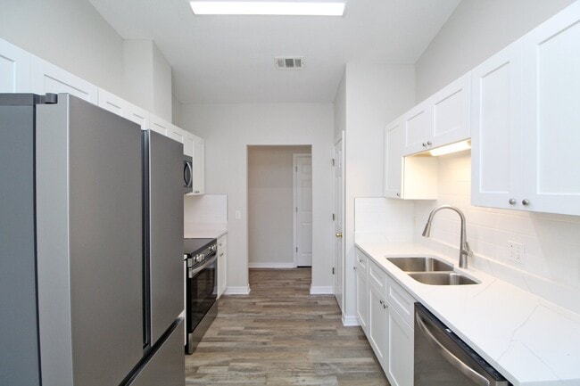 Building Photo - Charming Newly Renovated 3-Bedroom, 2-Bath...