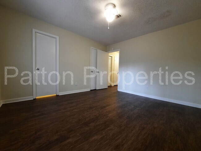 Building Photo - 1833-1835 Kathleen Drive -  Outside CoC -R...