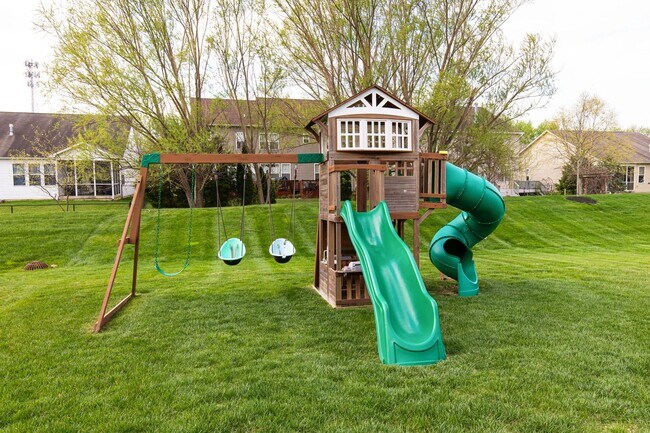 Building Photo - 6787 Oakcrest Dr