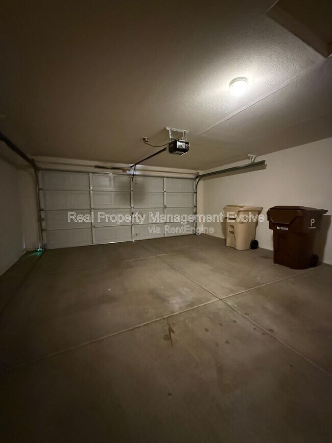 Building Photo - 9332 W Morrow Dr