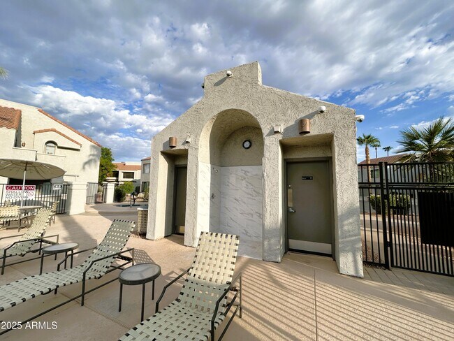 Building Photo - 10055 E Mountainview Lake Dr