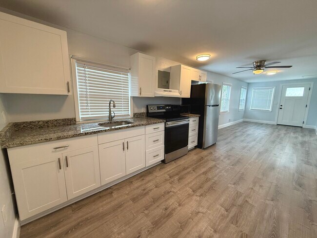 Building Photo - 27 NW 11th Ave