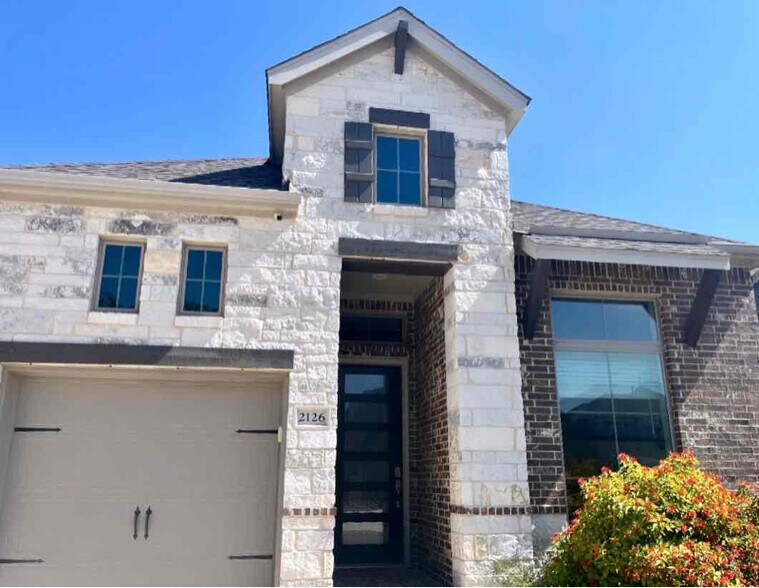 Building Photo - 2126 Thayer Cv