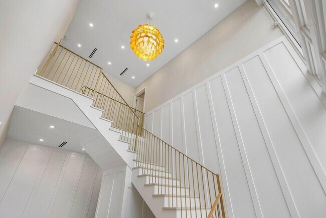 Building Photo - 909 Bond Way