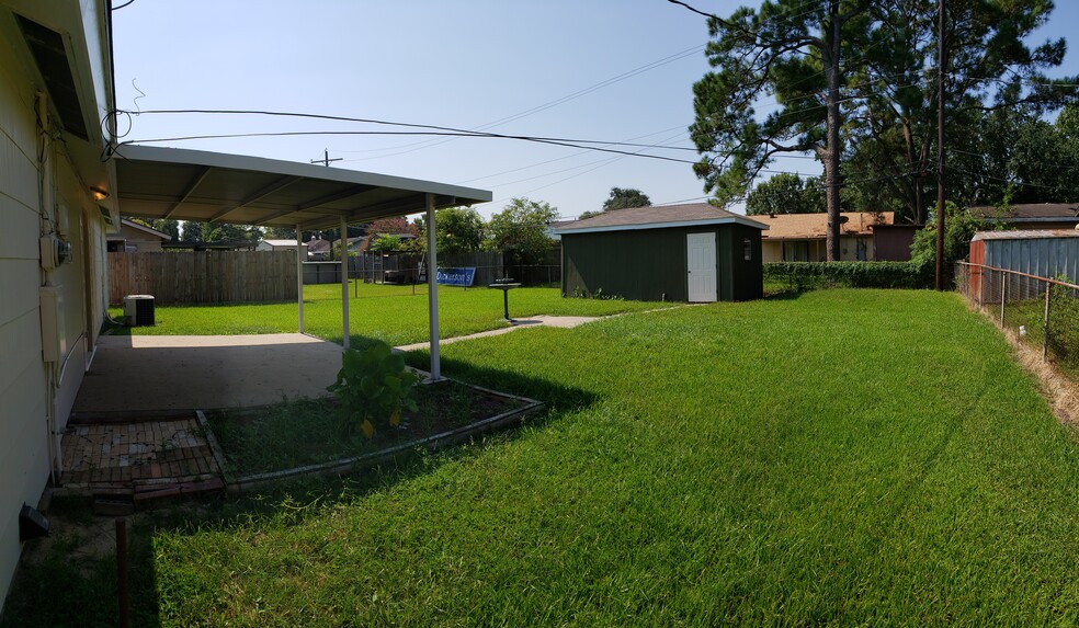Back Yard - 608 S 2nd St