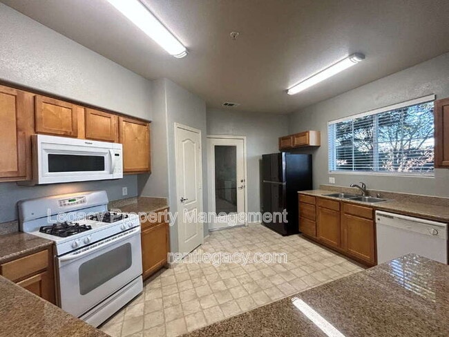 Building Photo - 5350 Dunlay Dr