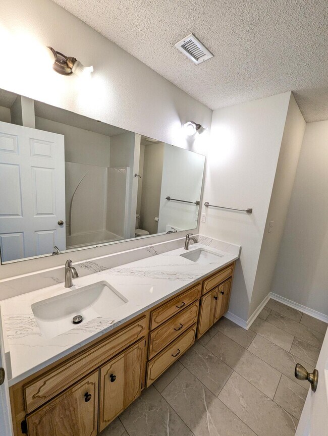 Building Photo - 2001 Presidio St