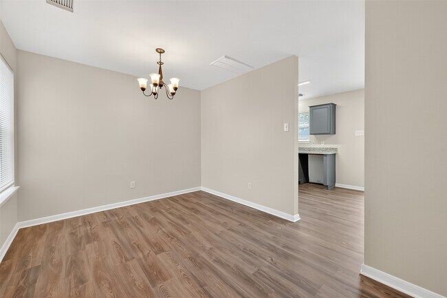 Building Photo - 7351 Parkland Manor Dr