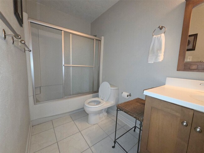 Building Photo - 801 River Rd