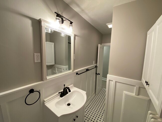 Building Photo - 91 Main St