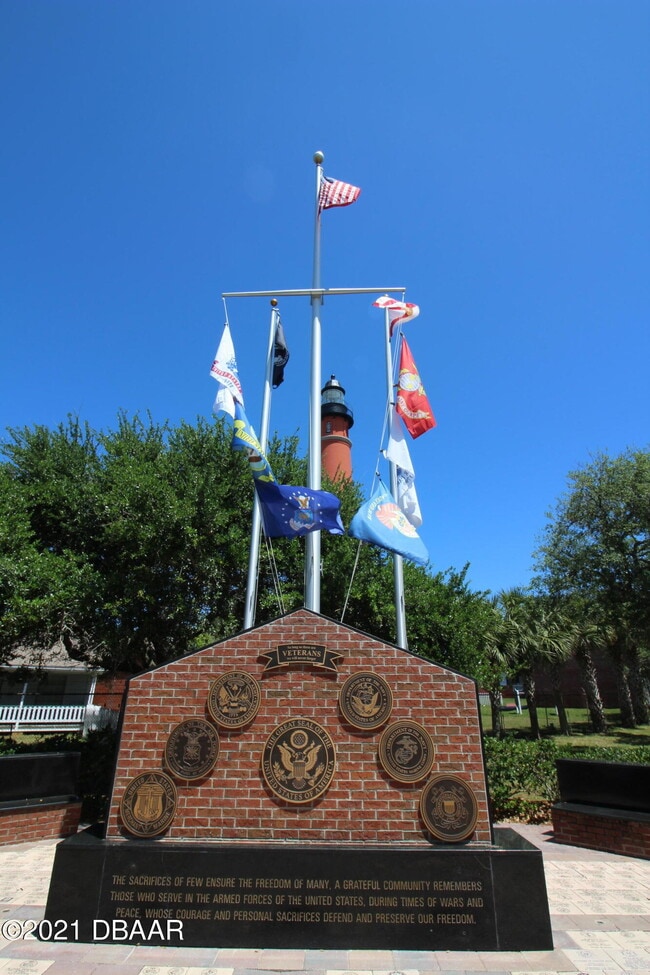 Building Photo - 1 Oceans W Blvd