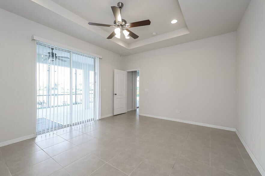 Building Photo - 1841 Henley St