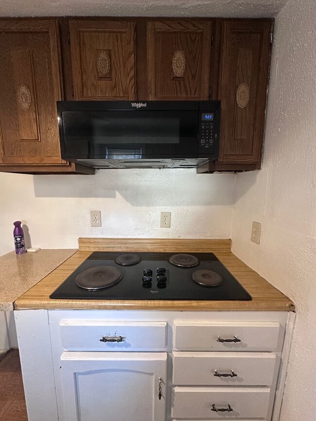 Building Photo - 1700 S Lincoln St