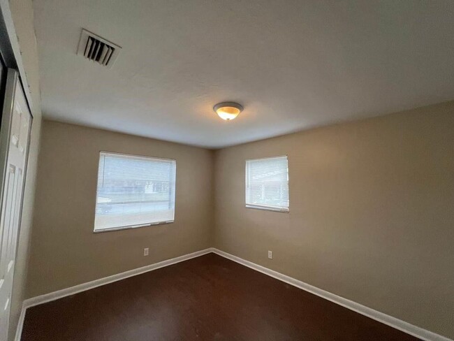 Building Photo - 3701 SW 58th Terrace
