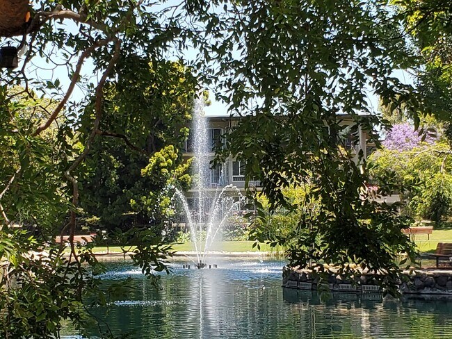 Building Photo - Large studio with private deck