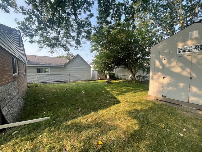 Building Photo - Charming 3-Bedroom Home with Updated Throughout & Fenced Yard!