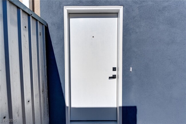 Building Photo - 254 Tower St