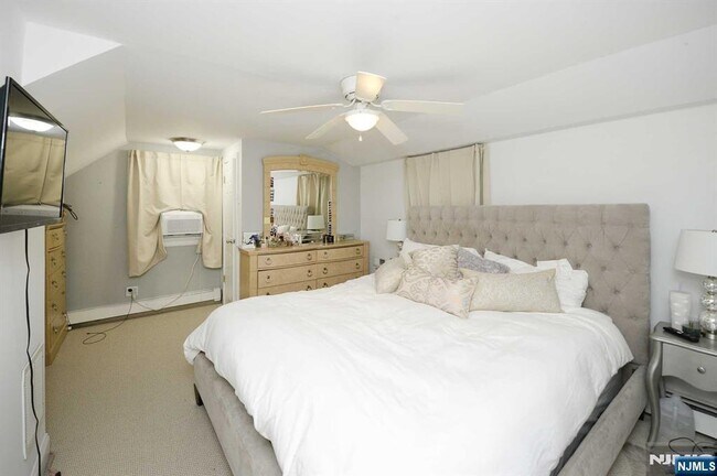 Building Photo - 38-41 Taylor