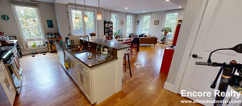 Building Photo - 168 Hampshire St