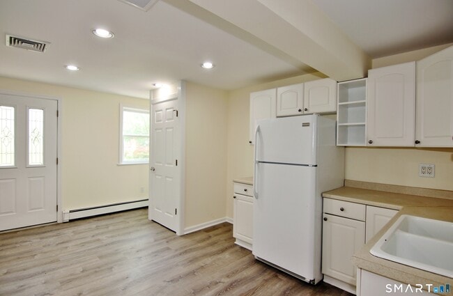 Building Photo - 821 Long Ridge Rd