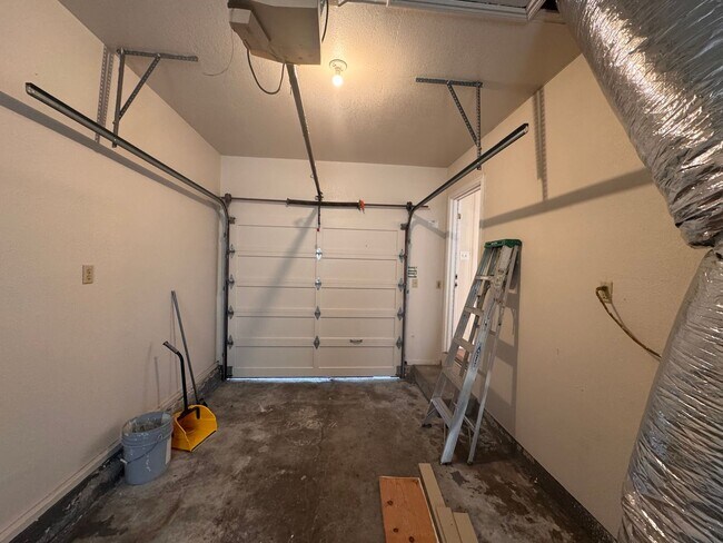 Building Photo - 21 Orange Dr