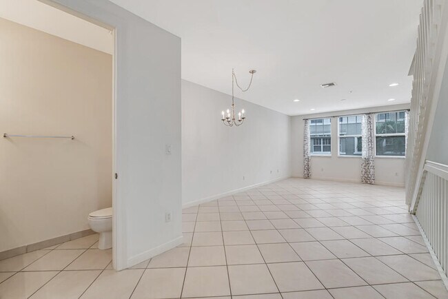 Building Photo - 1727 San Benito Way