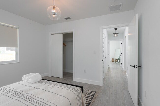 Building Photo - 561 NW 50th St