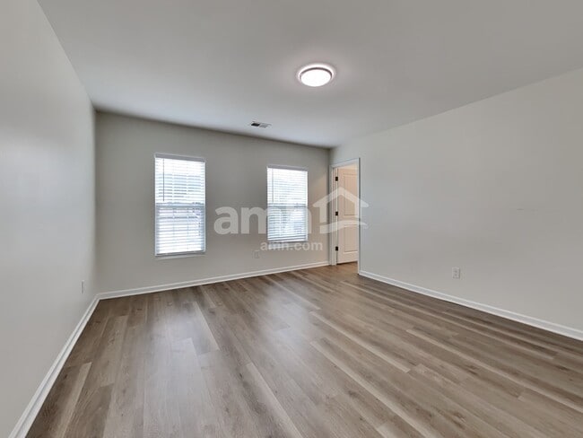 Building Photo - 136 Weeping Cypress Dr