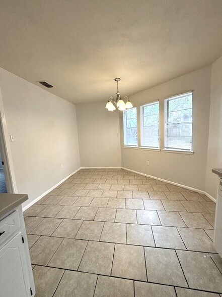Dining Area - 2470 Oak Park