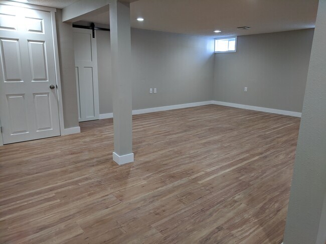 Building Photo - 1213 1st Ave NE