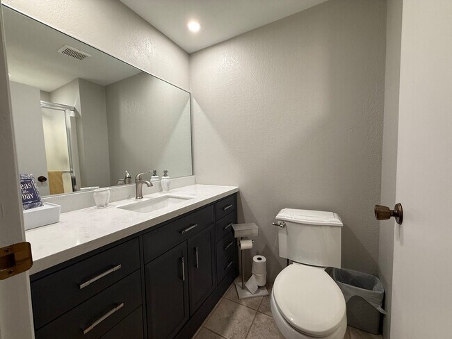 Building Photo - 1709 S Perry Ct