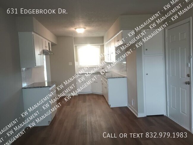 Building Photo - 631 Edgebrook Dr