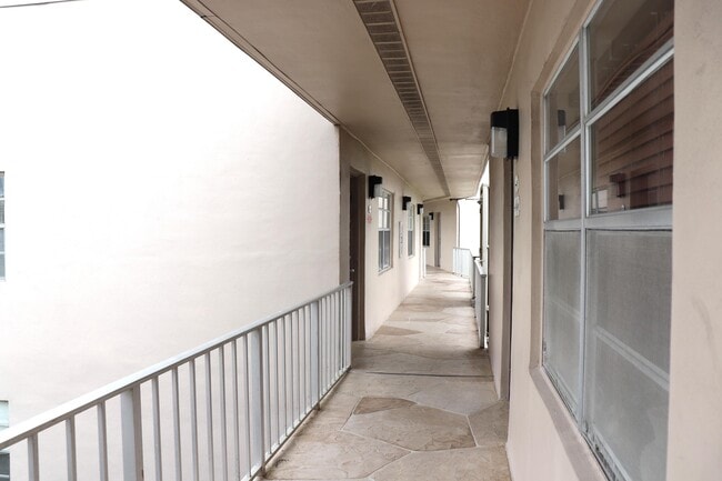 Building Photo - 801 Flanders Dr