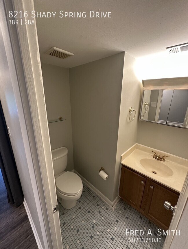 Building Photo - 8216 Shady Spring Dr