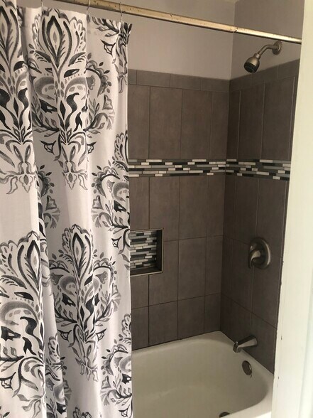 331 Unit 2 bathroom - 331 N Geneva St